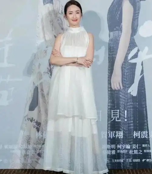 林依晨宣传新剧和许玮甯合影身高不够颜值来凑怪不得大家喜欢