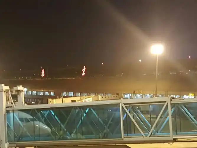 0527凌晨1:30在首都机场t2航站楼2楼国际出发点集合,进行海关出境