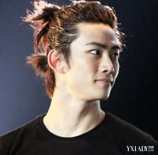 【图】盘点男士背头扎辫子发型 绅士迷人无限魅力