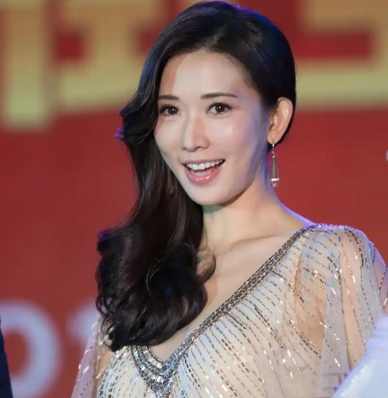 林志玲不仅长得漂亮,穿衣打扮也十分有品位,网友:台湾第一美女