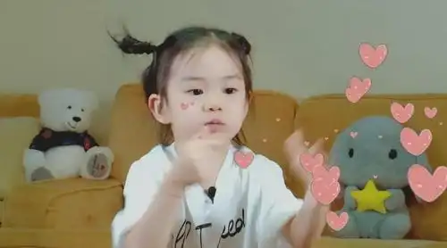 我天 戚薇女儿lucky也太可爱了吧 哈哈哈哈 比心比心比心 我叫.