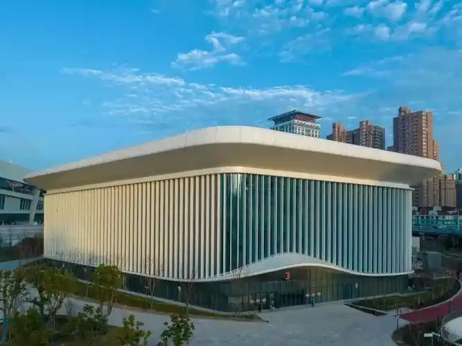 上海游泳馆外观.