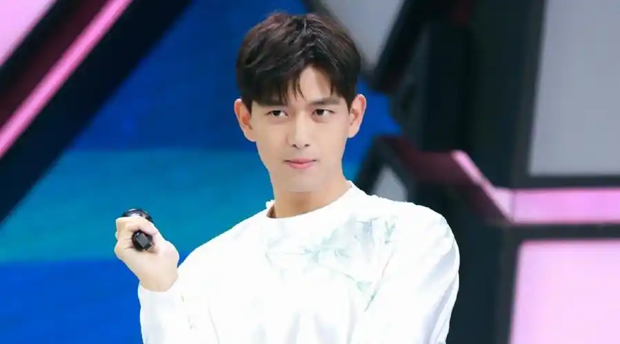 李现三秒叠衣服##李现快乐大本营