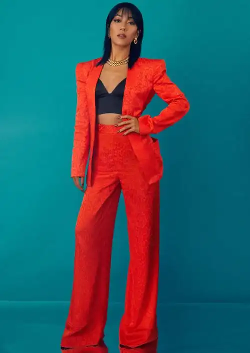 吉克隽逸穿"鱼鳞裙"露面,好身材清晰可见,不愧是刘欢最爱徒弟