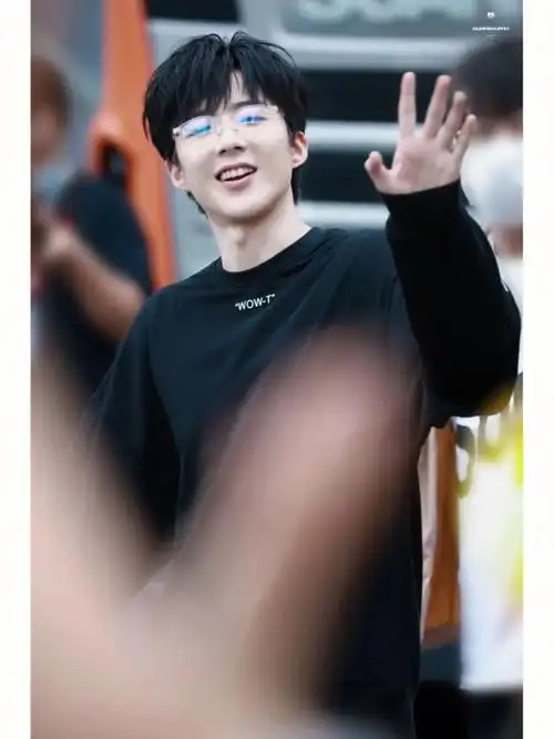 刘宇宁六位数的牙太闪了吧