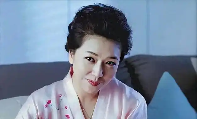 《大宅门》里的霸气女总裁,再到如今的"风韵犹存"女神,江珊的人生简直