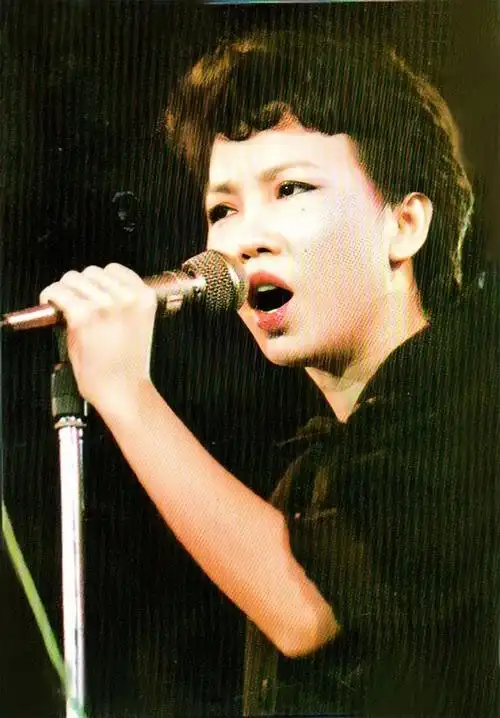 原来,张天白一直喜欢着苏芮,但他羞于表达自己内心