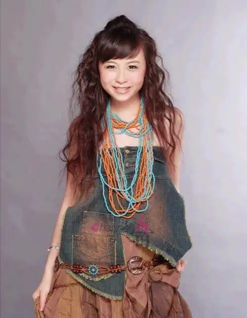 东方卫视女主持人周瑾