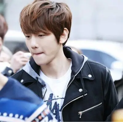 边伯贤/带你们回到2012年看看刚出道时候青涩的他,爱了你8年,是我心里