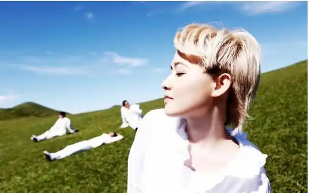 45岁婚姻成谜,说子宫可以不要的范晓萱,午夜梦回时可懊恼过