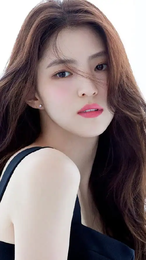 韩素希不愧「南韩神颜」!五官真的太吸引人的视线了,美呆!