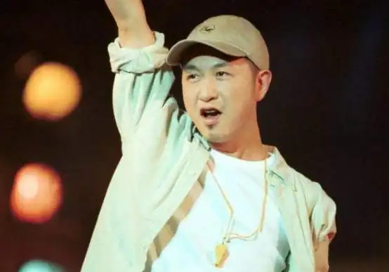 高峰个人资料歌手-他曾因《大中国》一夜成名,34岁却死在母亲怀里