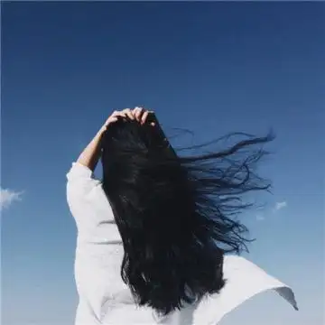 孤独背影看海头像 海边孤独的图片女生