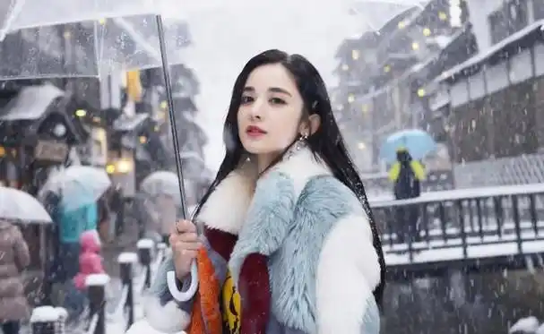 随后,古力娜扎的感情生活就成为了公众热议的话题.