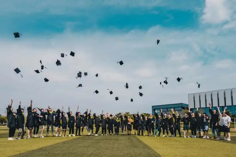 大学全班集体创意毕业照