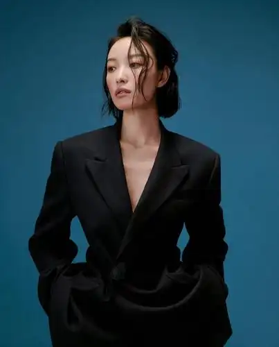 倪妮新造型"一酷到底",短发搭配all black搭配,好帅