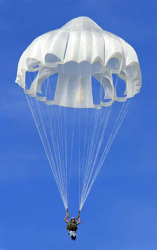 高处风景独好实拍海军陆战队跳伞训练