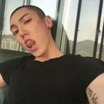 安奈短寸头小哥哥据说短寸头最能挑战颜值