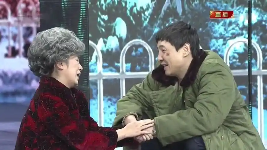 沈腾经典小品《扶不扶》遇马丽"碰瓷"