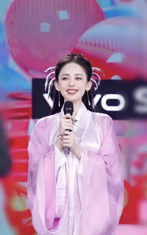 古力娜扎扮周芷若粉紫色汉服配经典发型满满的回忆