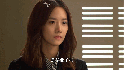 林允儿眨眼可爱低头gif动图_动态图_表情包下载_soogif