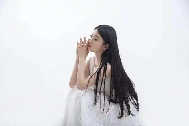 东方晴儿原名:王鑫,实力唱将女歌手,2017年正式签约于山东齐通文化.