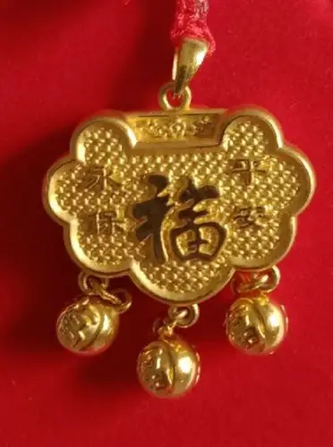 长命锁寓意平平安安 长命百岁,古时候是民间的一种护身符,人们认为它