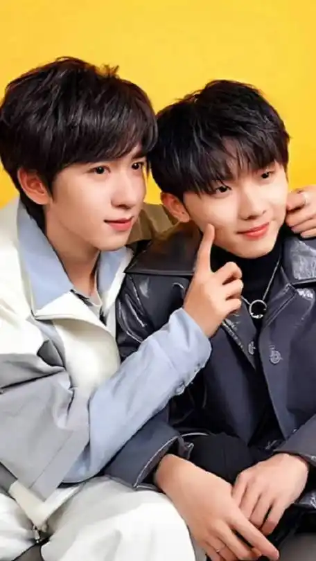 贺峻霖喂马嘉祺吃糖油粑粑