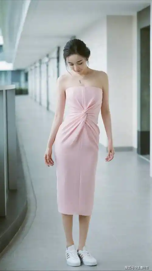 37岁杨幂才是真尤物!这身材,性感绝伦韵味十足!