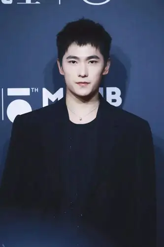 男生"狗啃式"短发_刘海