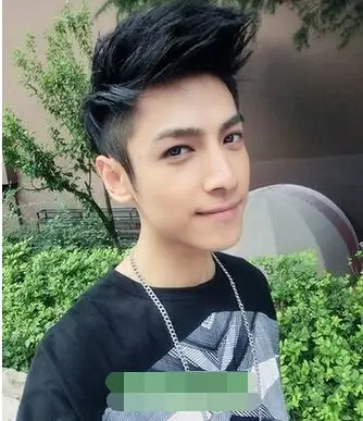 展开全部   飞机头,无非是用定型水,吹风机做出来的,先把超长的前