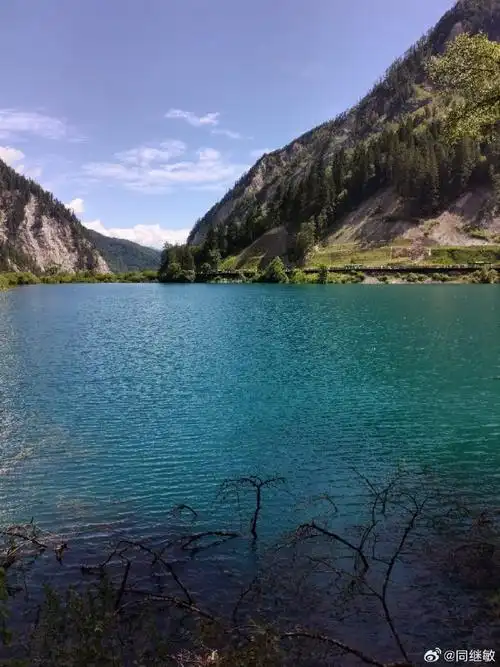 九寨沟的水,有碧蓝,有墨绿…….令人惊叹!阿坝·九寨沟风景名胜区