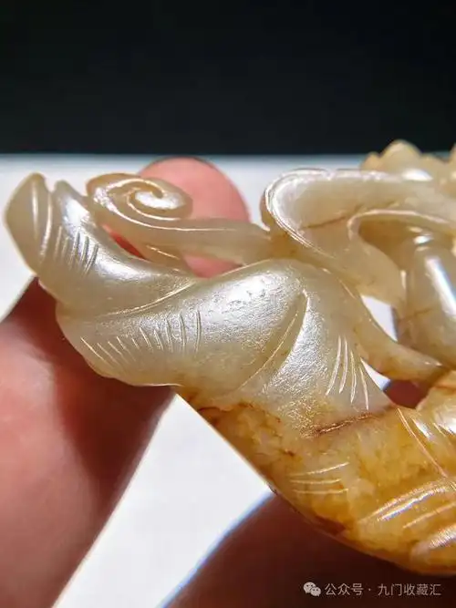 辽金和田玉籽料白玉沁色飞天挂件