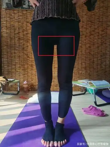 女性产后大腿根部缝隙宽?其实是骨盆不稳,三个动作收骨盆