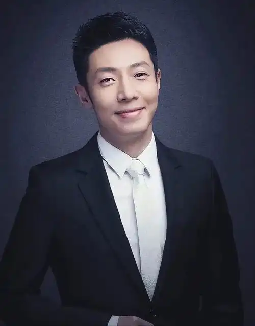 她与撒贝宁结婚4年,原来是个"二婚头",前夫丝毫不比小撒差!_新娘_婚姻