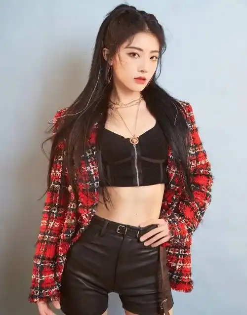 喻言工作室与某软件较劲互晒喻言原图看清身材羡慕不来