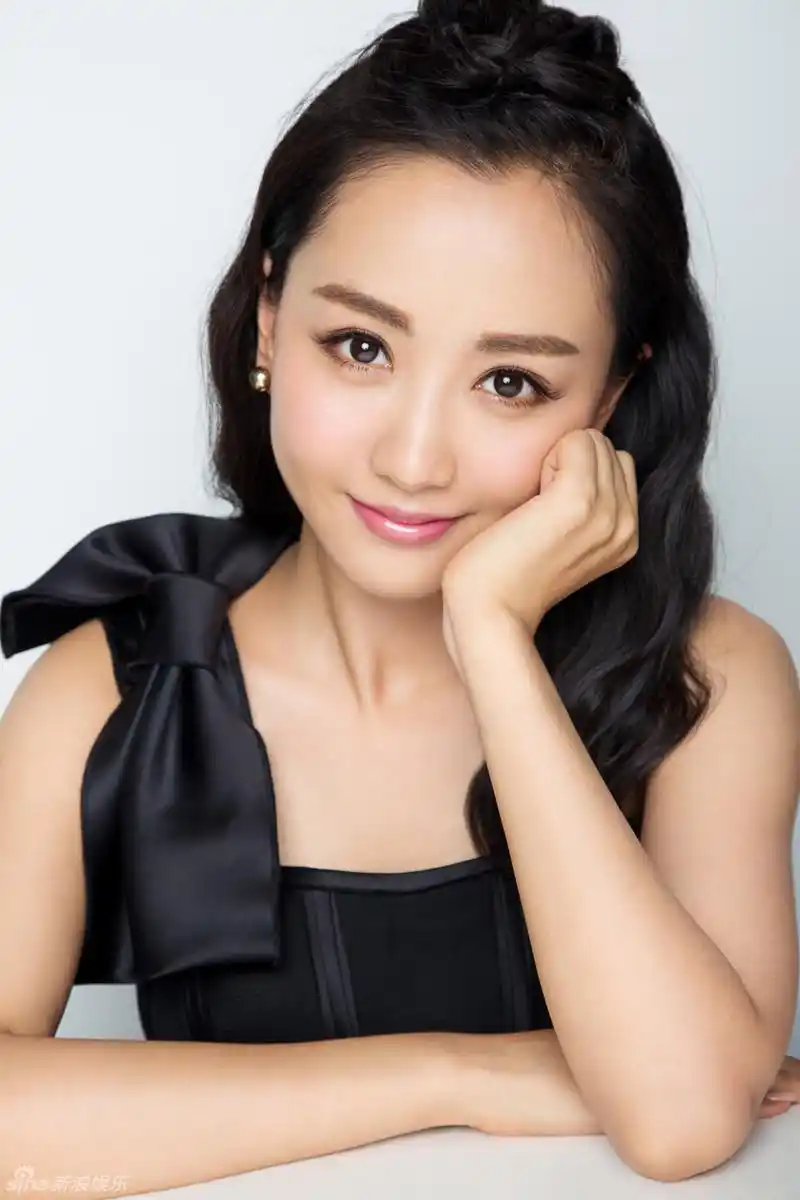 杨蓉在《宫锁连城》中饰演敢爱敢恨的佟毓秀,是一个十足的腹黑女.