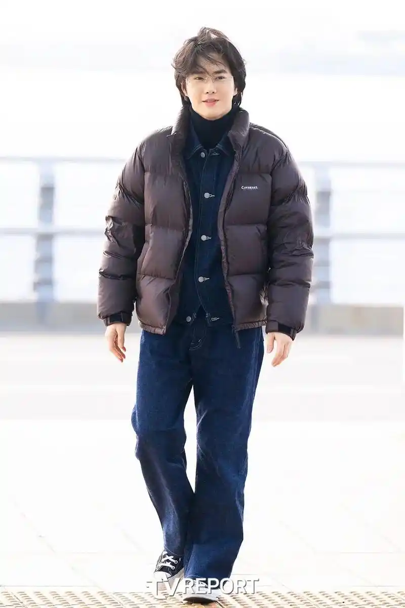 今日份仁川机场出发图7615 眼镜杀帅死了#金俊勉 #机场照 - 抖音