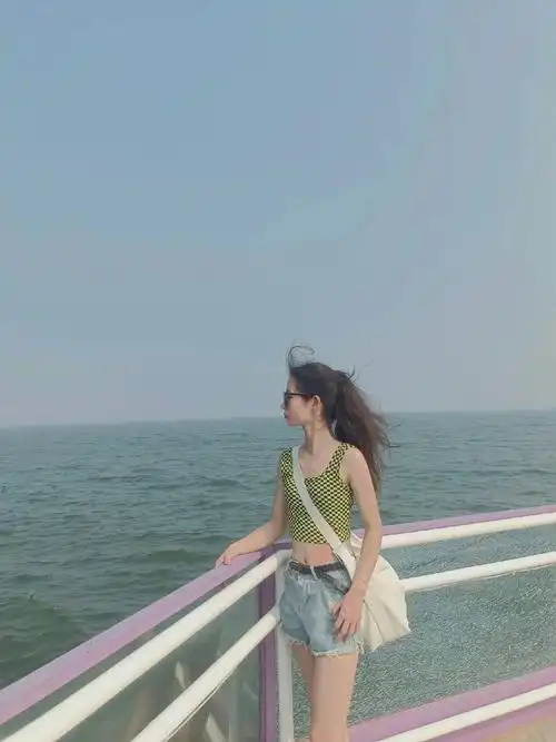 听凤凰传奇 做气质美女#一起看海 - 抖音