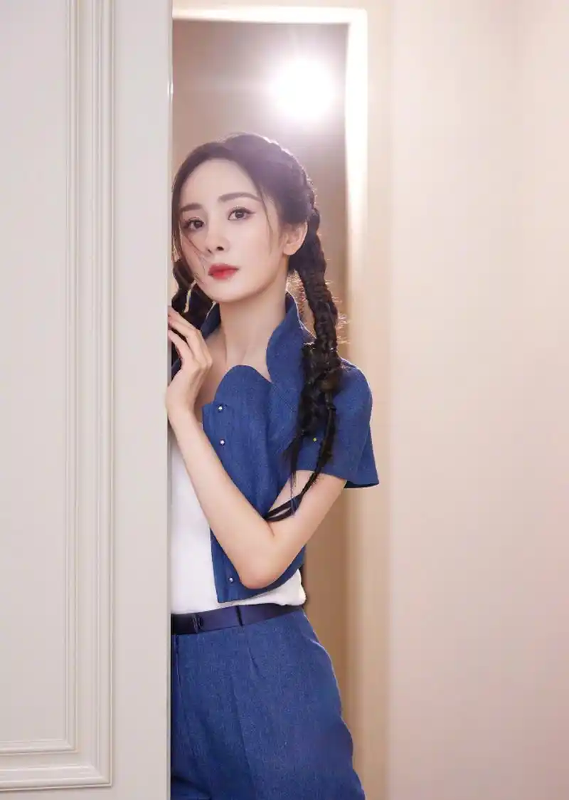 杨幂的套装穿搭