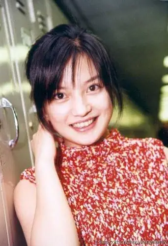 看到当年赵薇路边参加活动的照片,才知道当年她到底有多火