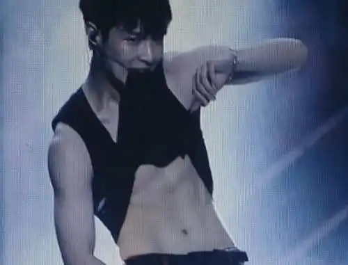 你们该吸收一些新鲜的腹肌男了,彭于晏太无聊了