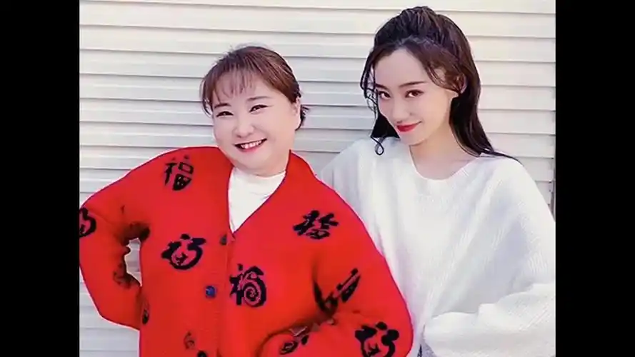 贾玲暴瘦50斤张小斐为贾玲庆生