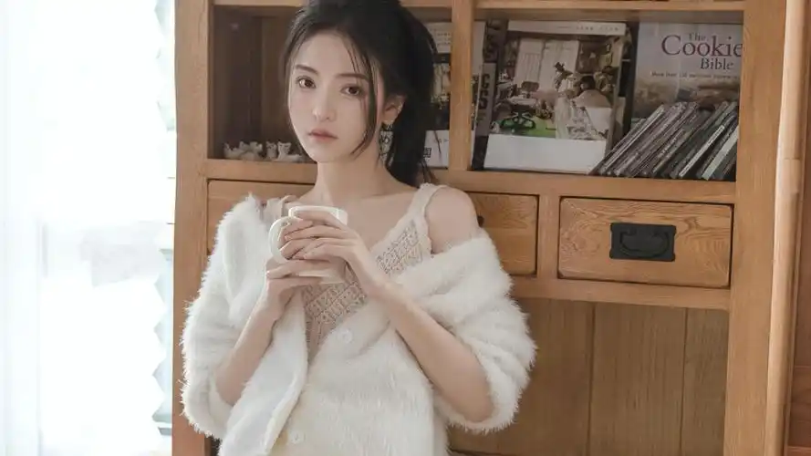 抖音里很火的电脑美女壁纸