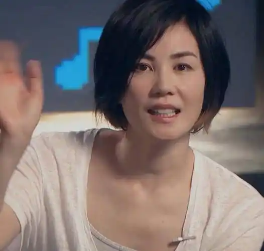 51岁王菲穿紧身包裙拍衣服写真,身材前凸后翘"蛇精腰"太绝_网友_品牌