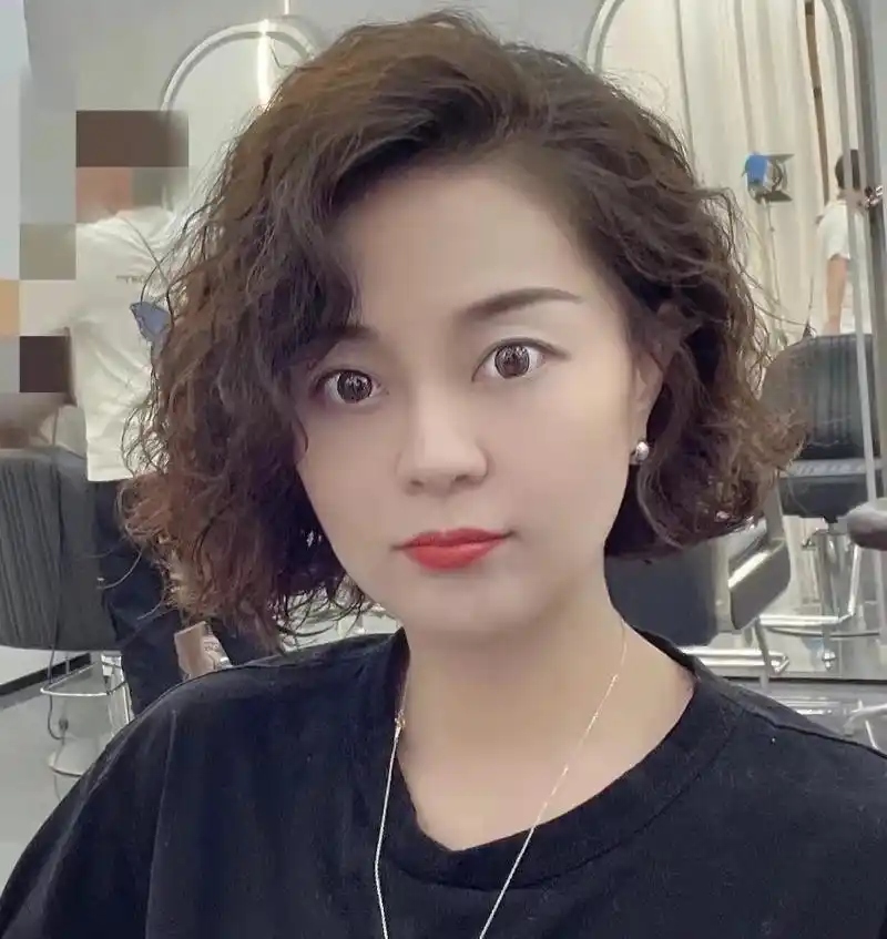9款适合40到60岁女人的烫发,都是现在流行款式,时尚减龄好打理