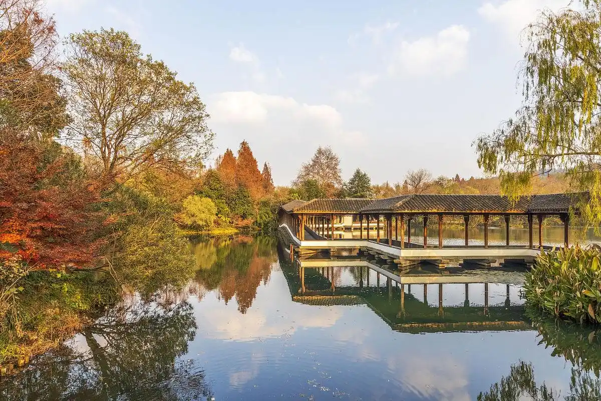 杭州西湖风景名胜区-湖滨公园,位于浙江省杭州市,是中国著名的湖泊