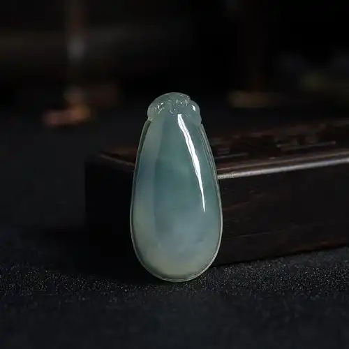 冰糯种蓝绿翡翠福瓜吊坠