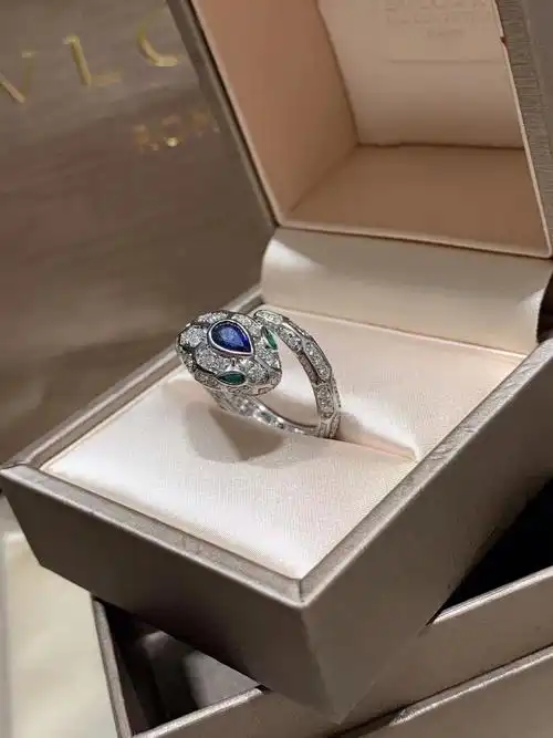 bvlgari宝格丽白金满钻serpenti蛇形戒指