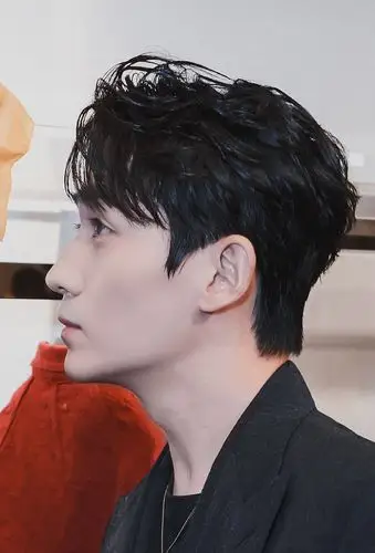 各位赏丝们超话前20男明星侧颜比美贴来了